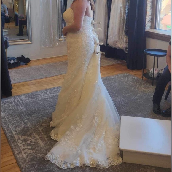 FIRM ON PRICE | Stella York MODEST A-LINE WEDDING DRESS WITH FLORAL LACE - Picture 2 of 5